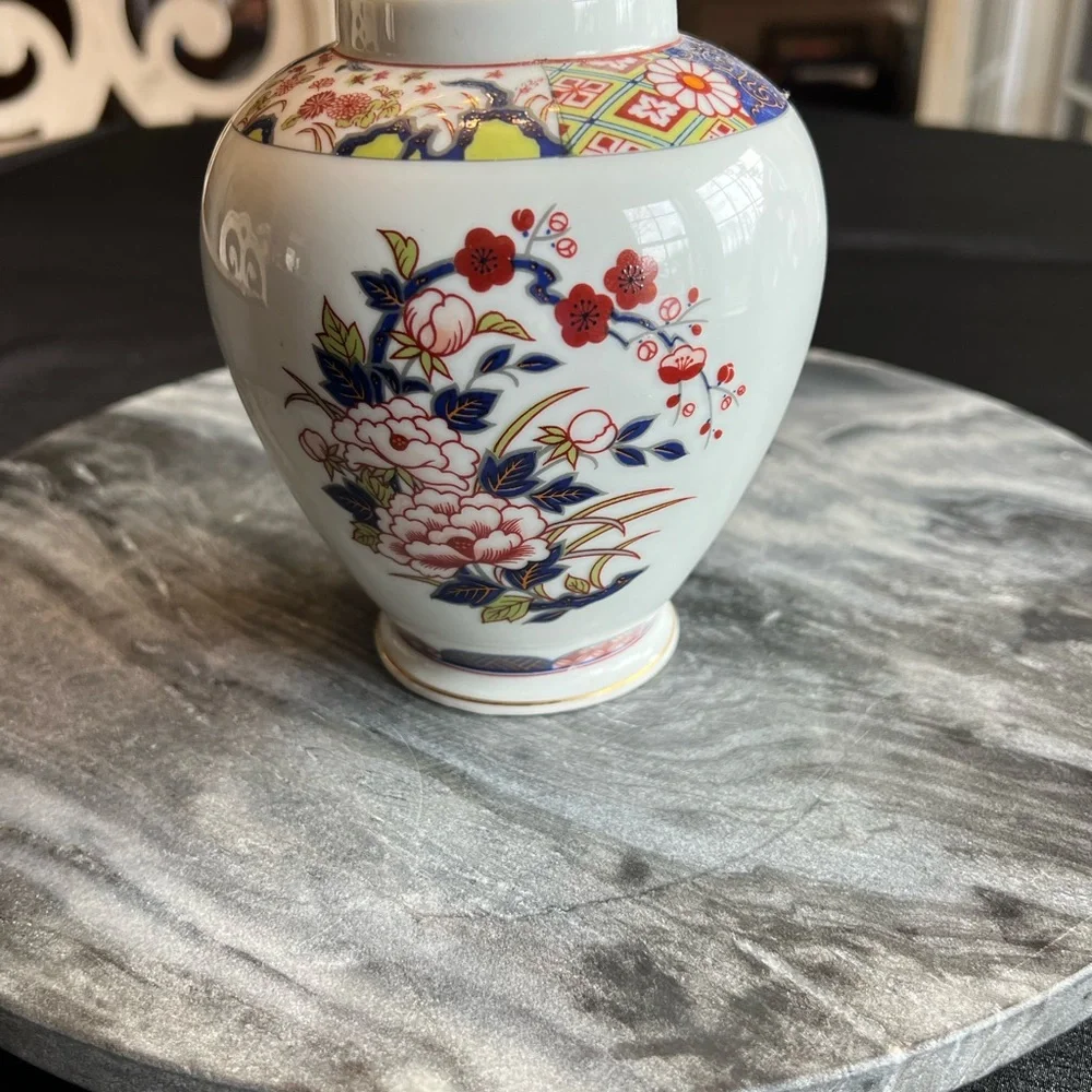 Vintage Japanese Old Imari Porcelain Fancy‎ Flower Bud Vase Or Urn 6